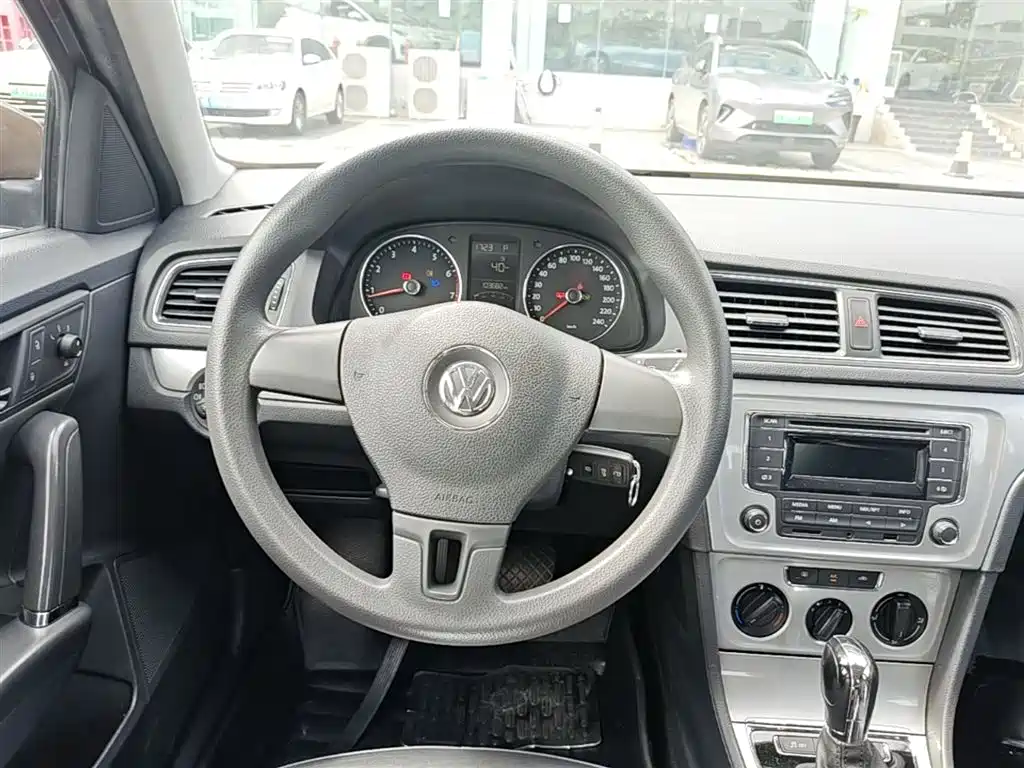 Volkswagen Gran Lavida 2015 — фото 11
