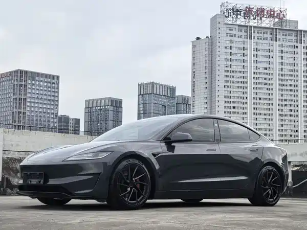 Tesla Model 3 2024