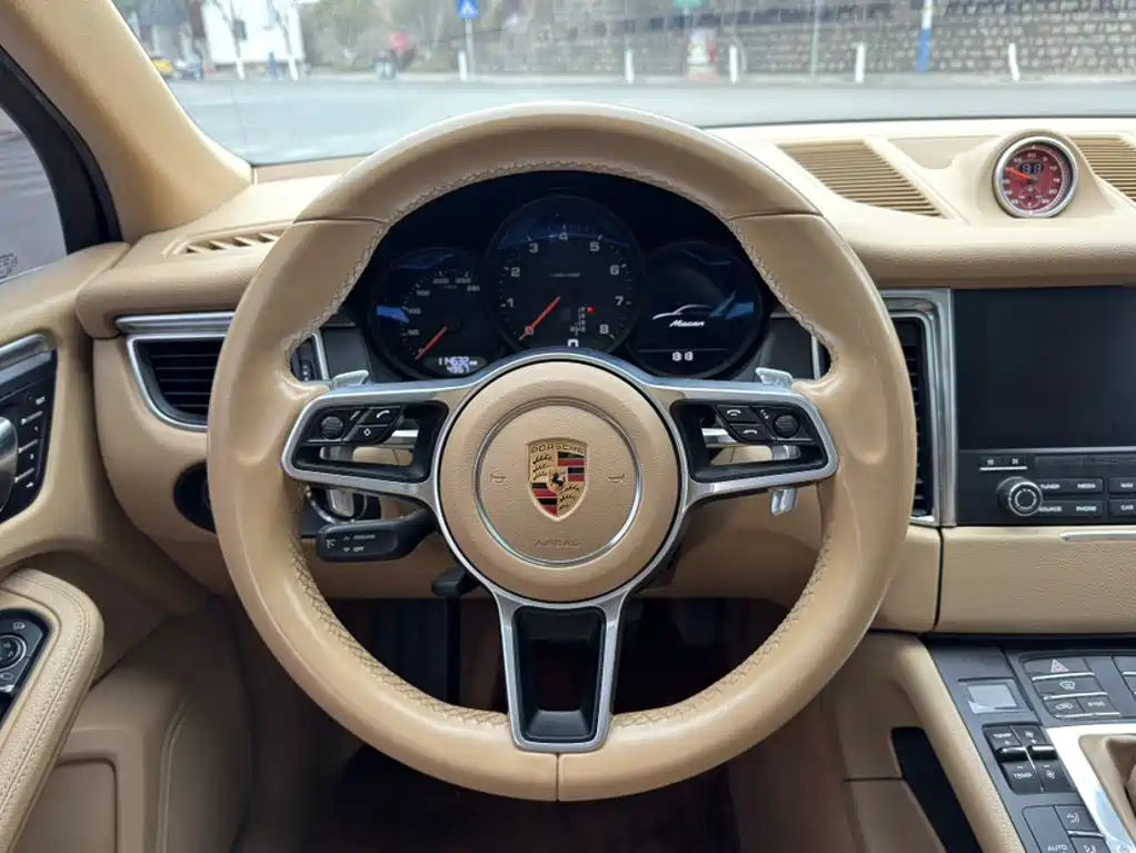 Porsche Macan 2017 — фото 24