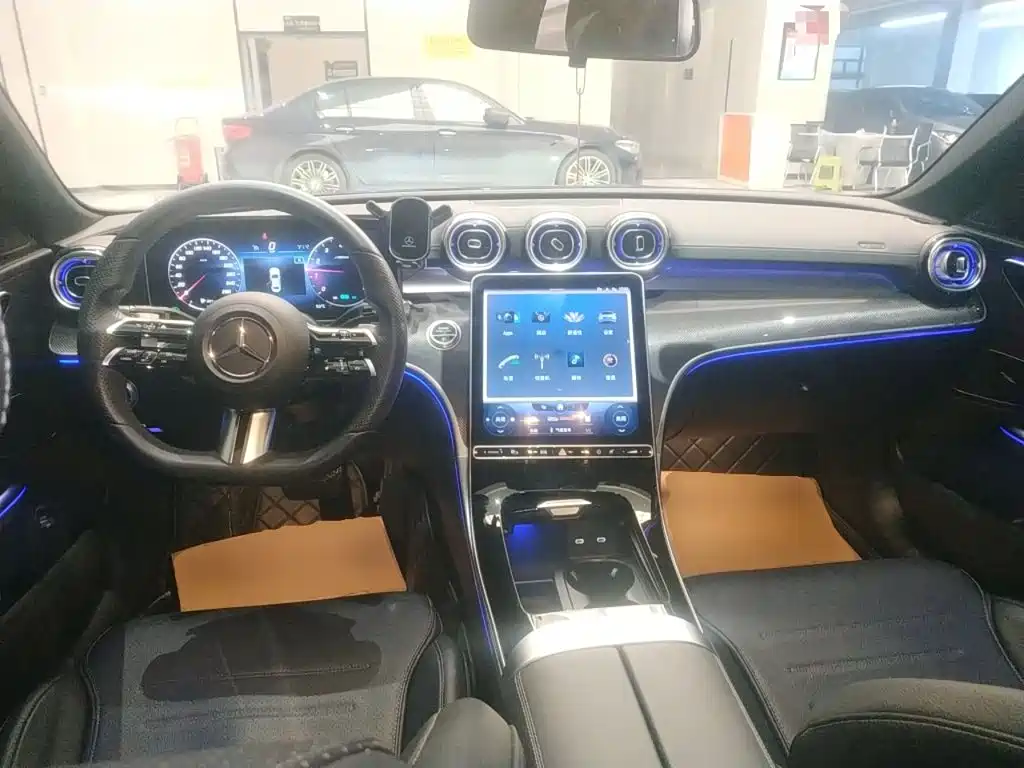 Mercedes-Benz C-Class 2023 — фото 12