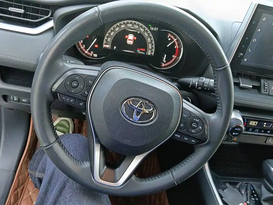 Toyota RAV4 2021 — фото 15
