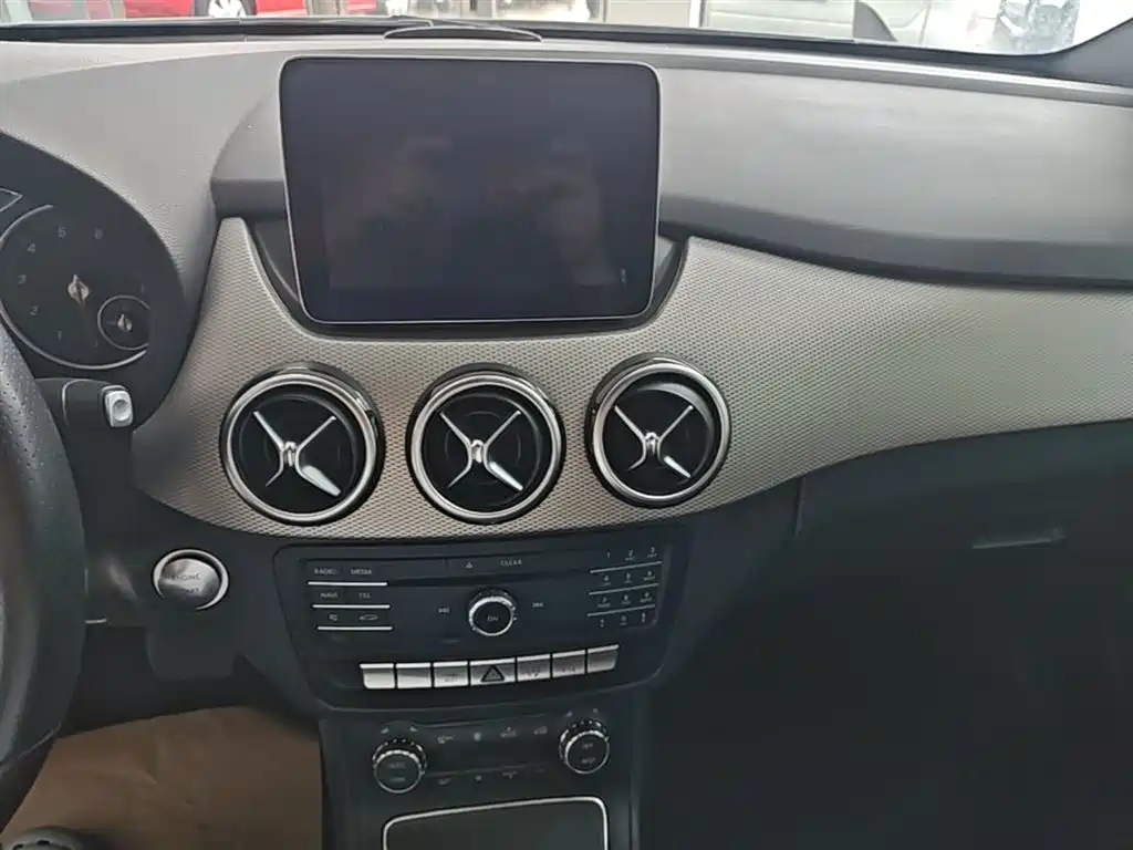 Mercedes-Benz B-Class 2017 — фото 13