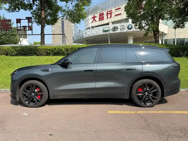 NIO ES8 2024