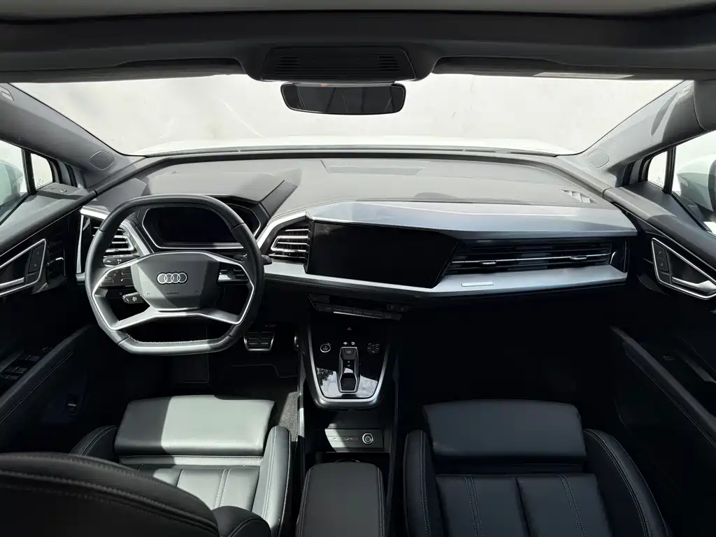 Audi Q4 e-tron 2025 — фото 7