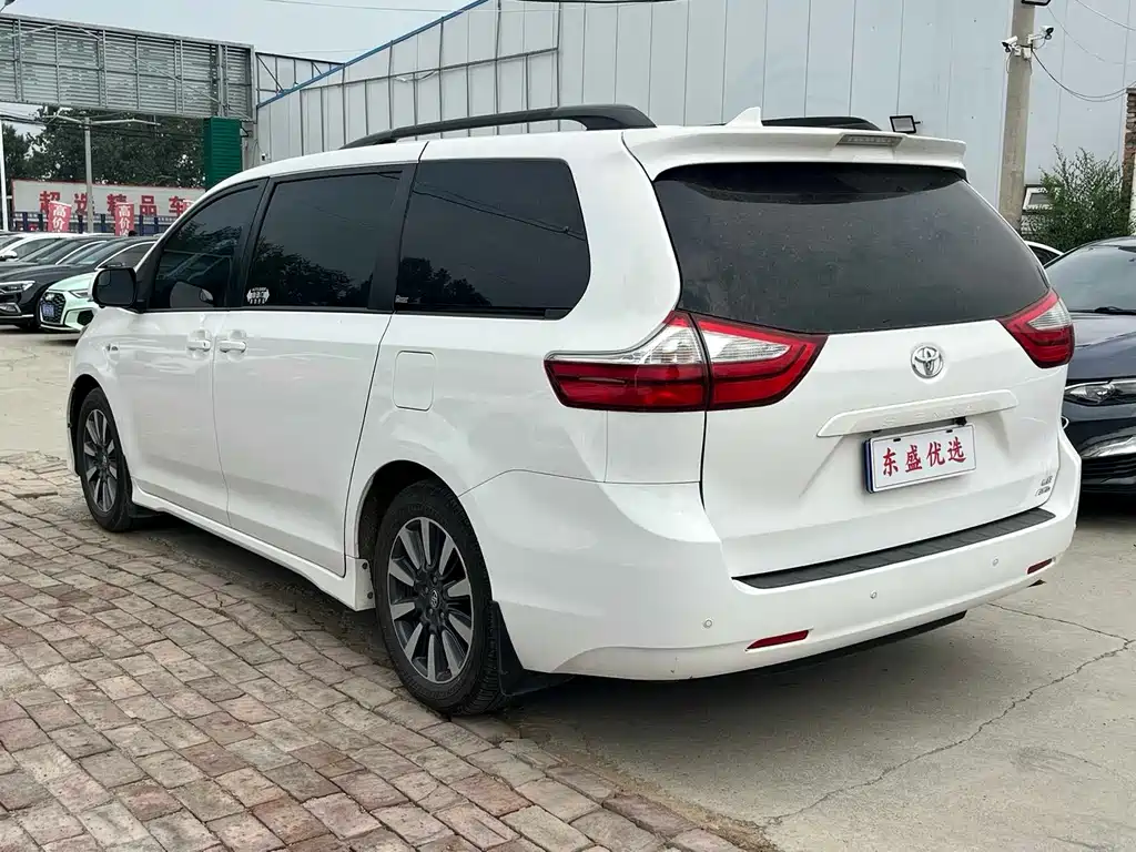 Toyota Sienna 2018 — фото 4