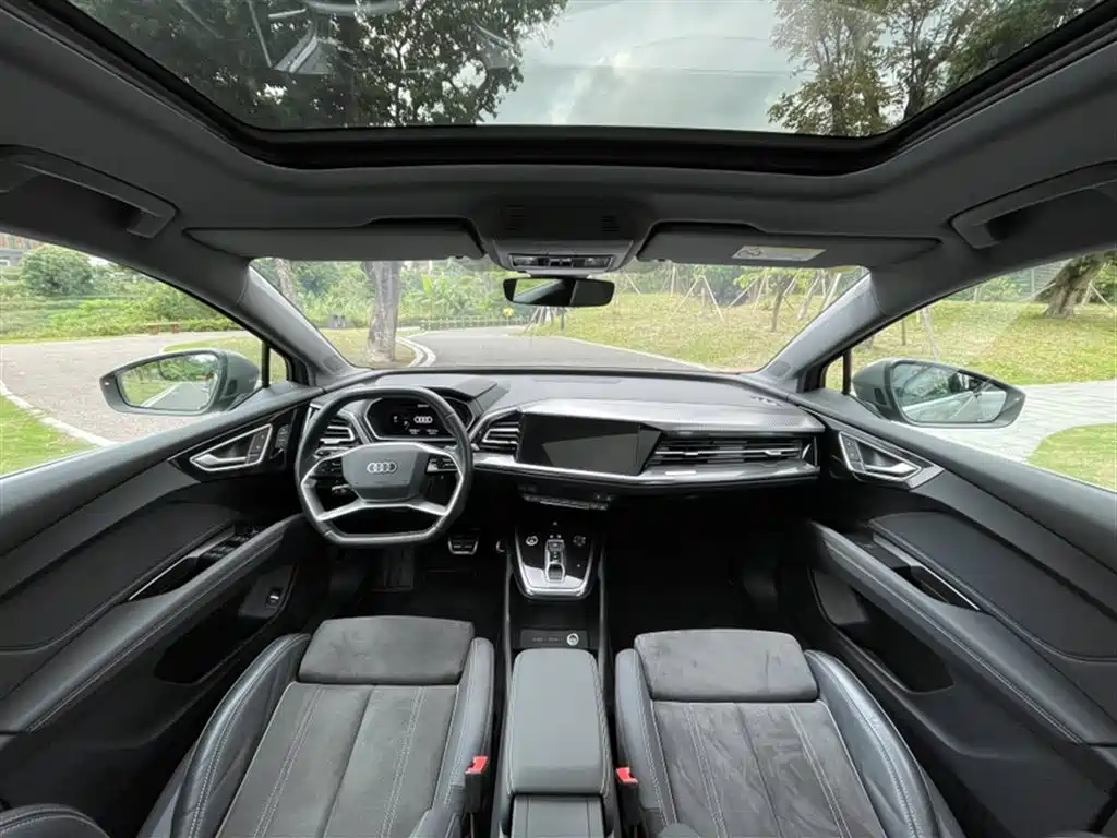 Audi Q4 e-tron 2023 — фото 20