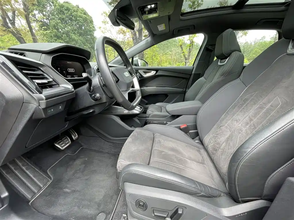 Audi Q4 e-tron 2023 — фото 22