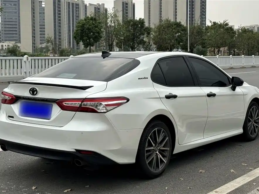 Toyota Camry 2021 — фото 25