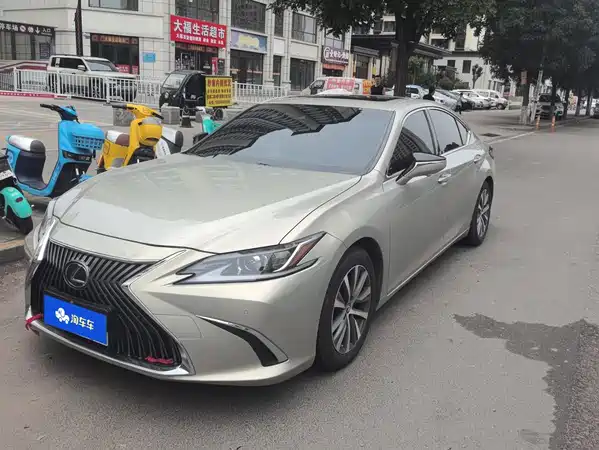 Lexus ES 2019