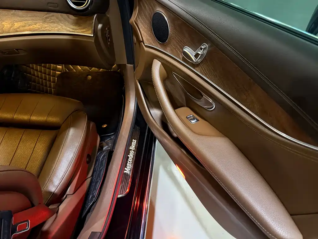 Mercedes-Benz E-Class 2019 — фото 14