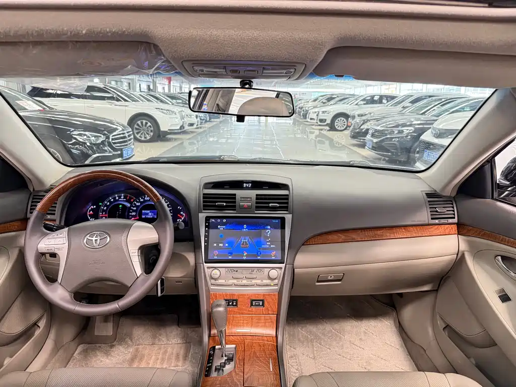Toyota Camry 2010 — фото 10