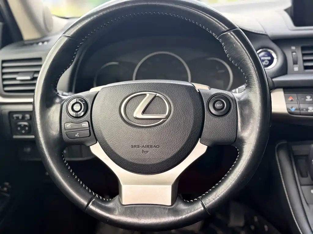 Lexus CT 2017 — фото 14