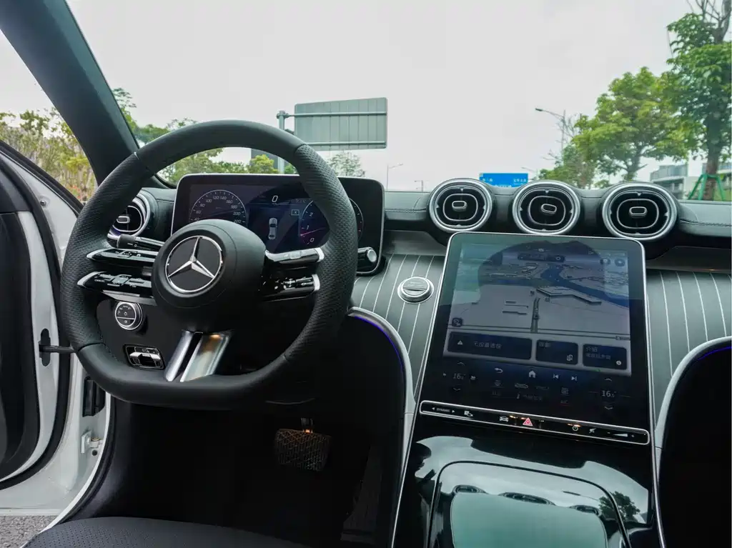 Mercedes-Benz C-Class 2023 — фото 21