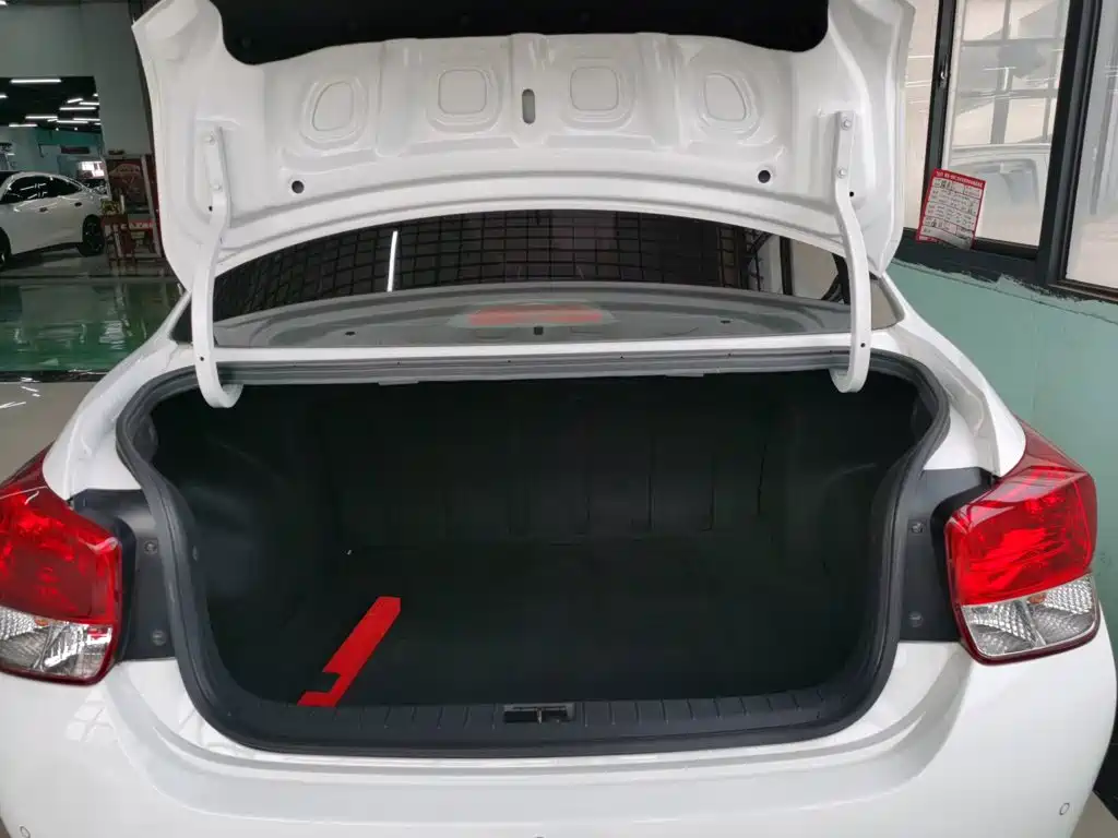 Hyundai Verna 2018 — фото 15