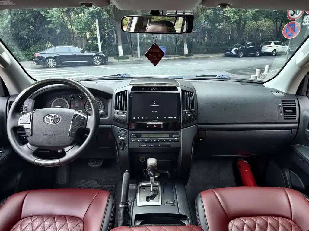 Toyota Land Cruiser 2015