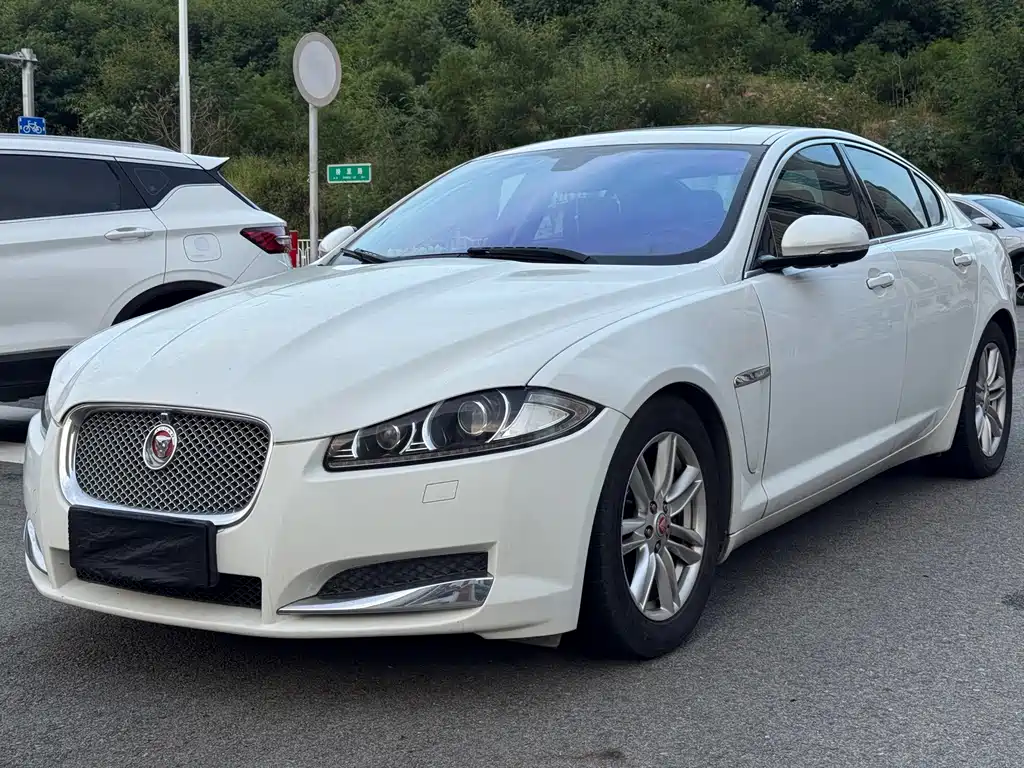 Jaguar XF 2014 — фото 1