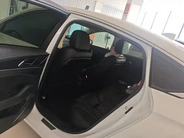 Hongqi H5 2022