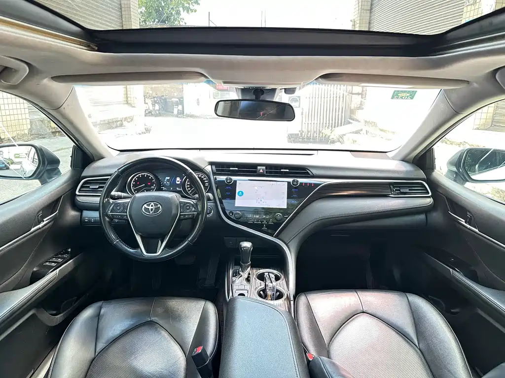 Toyota Camry 2019 — фото 5