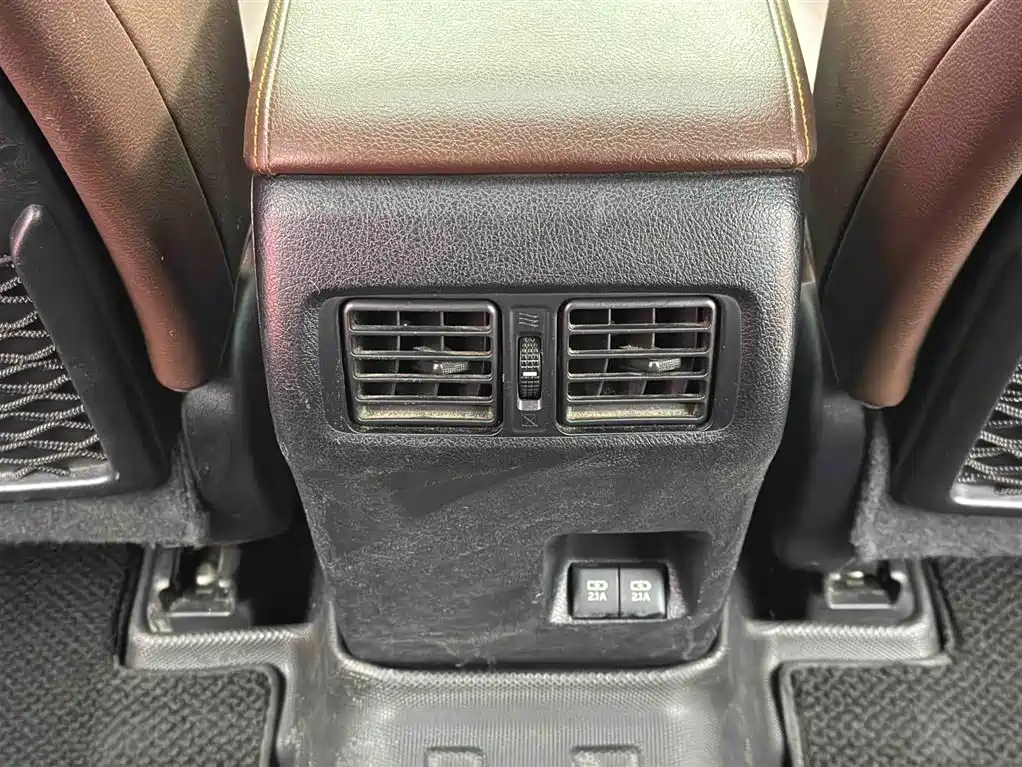 Toyota Land Cruiser 2020 — фото 15