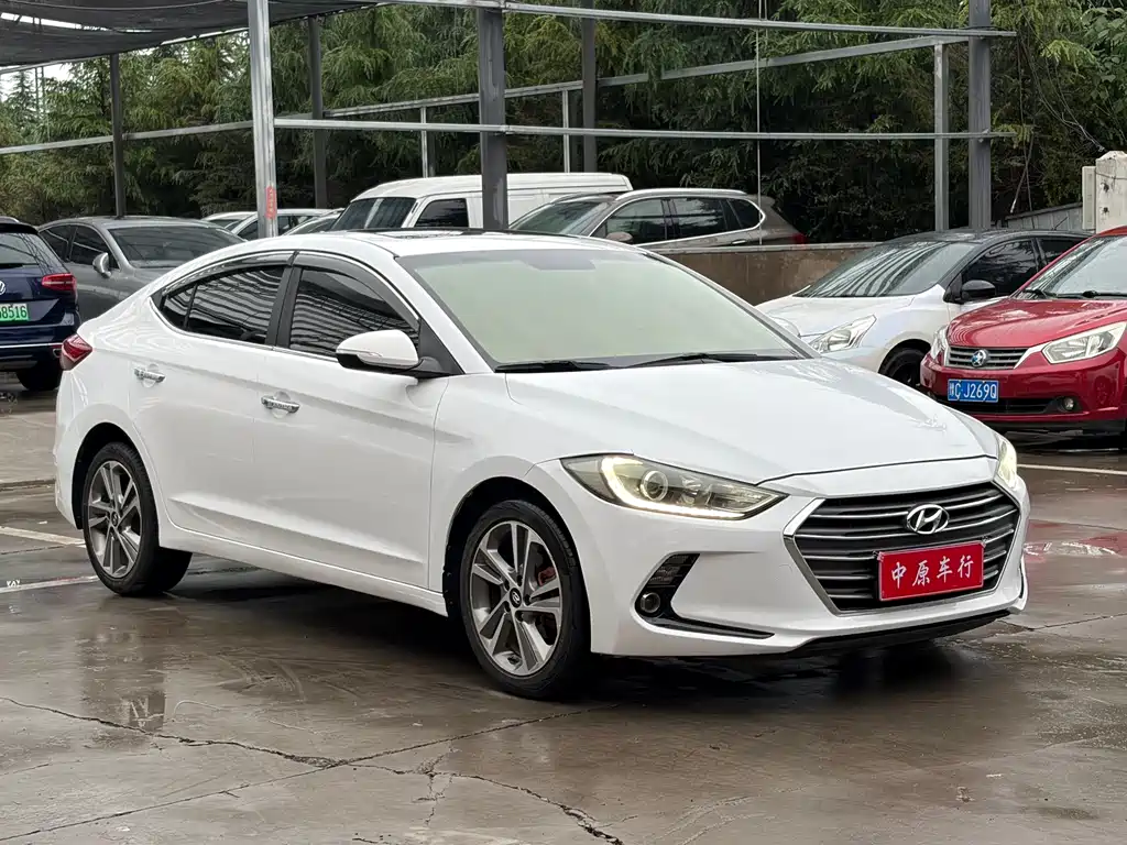 Hyundai Elantra 2018 — фото 3