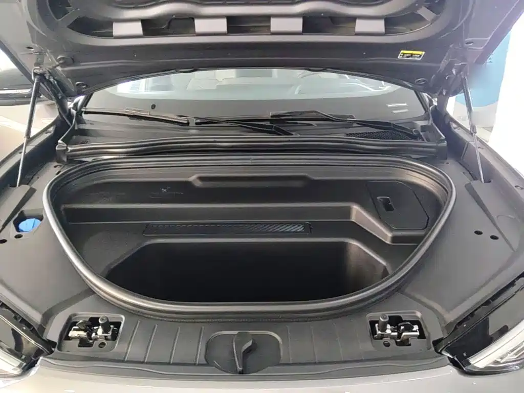 Audi Q6L E-Tron 2025 — фото 25
