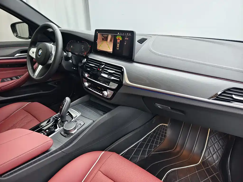 BMW 5 Series 2023 — фото 10