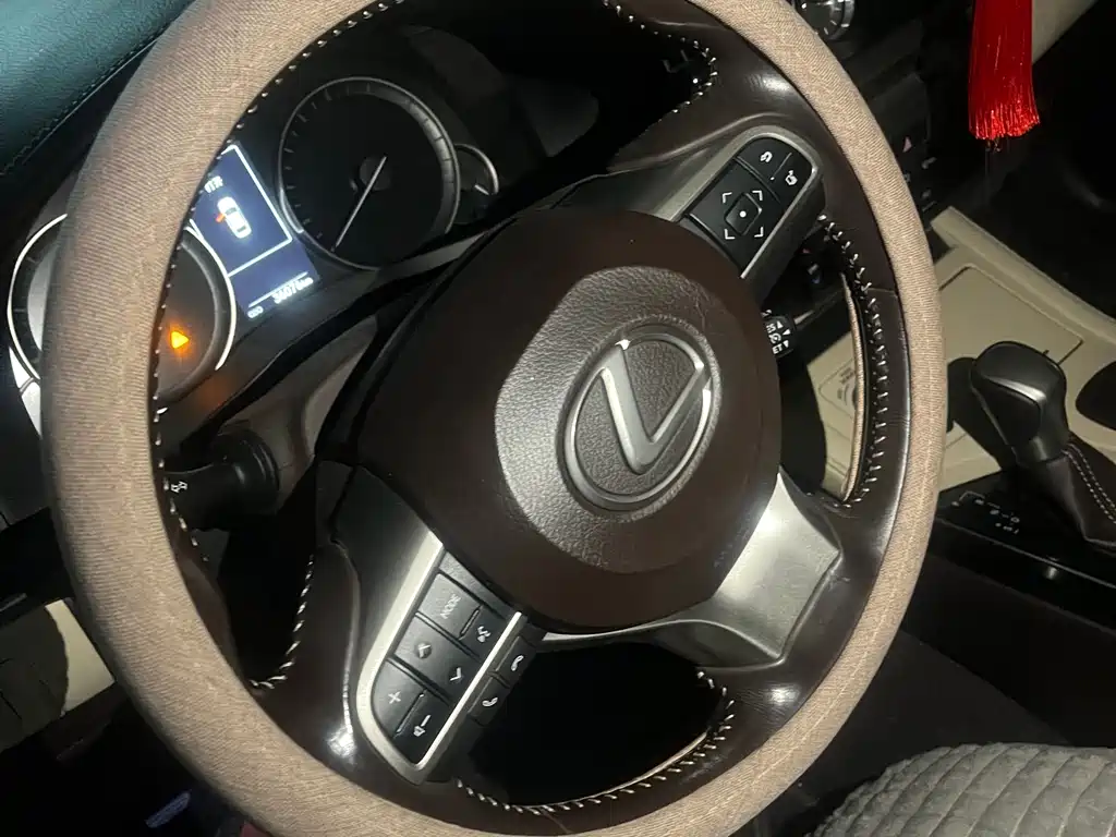 Lexus ES 2015 — фото 13