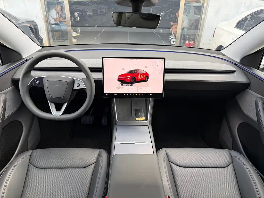 Tesla Model Y 2025 — фото 13