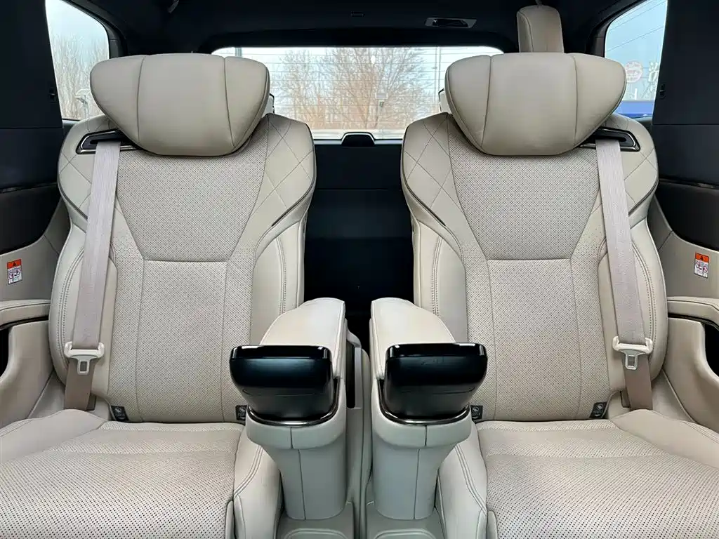 Toyota Alphard 2023 — фото 9