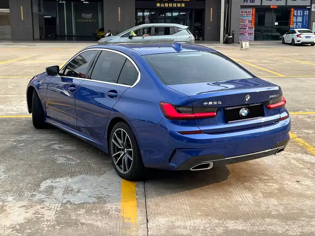 BMW 3 Series 2019 — фото 3