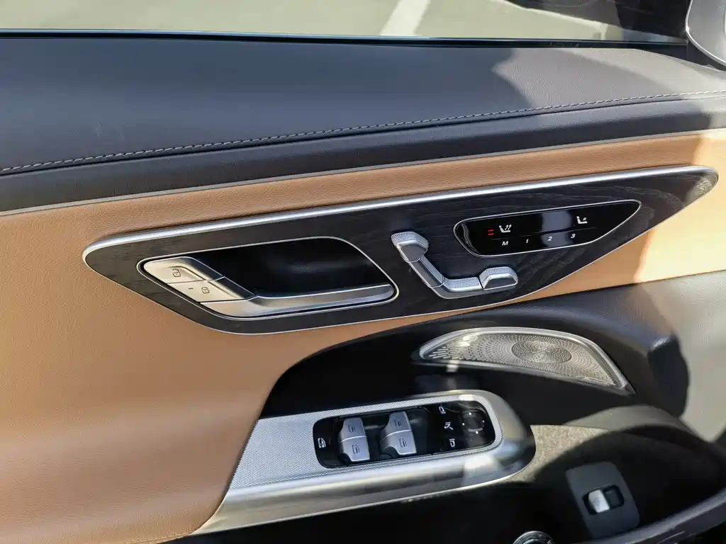 Mercedes-Benz E-Class 2024 — фото 12