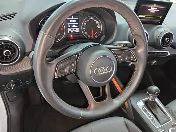 Audi Q2L 2020