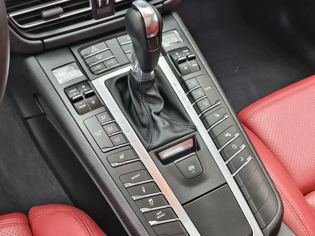 Porsche Macan 2020 — фото 14