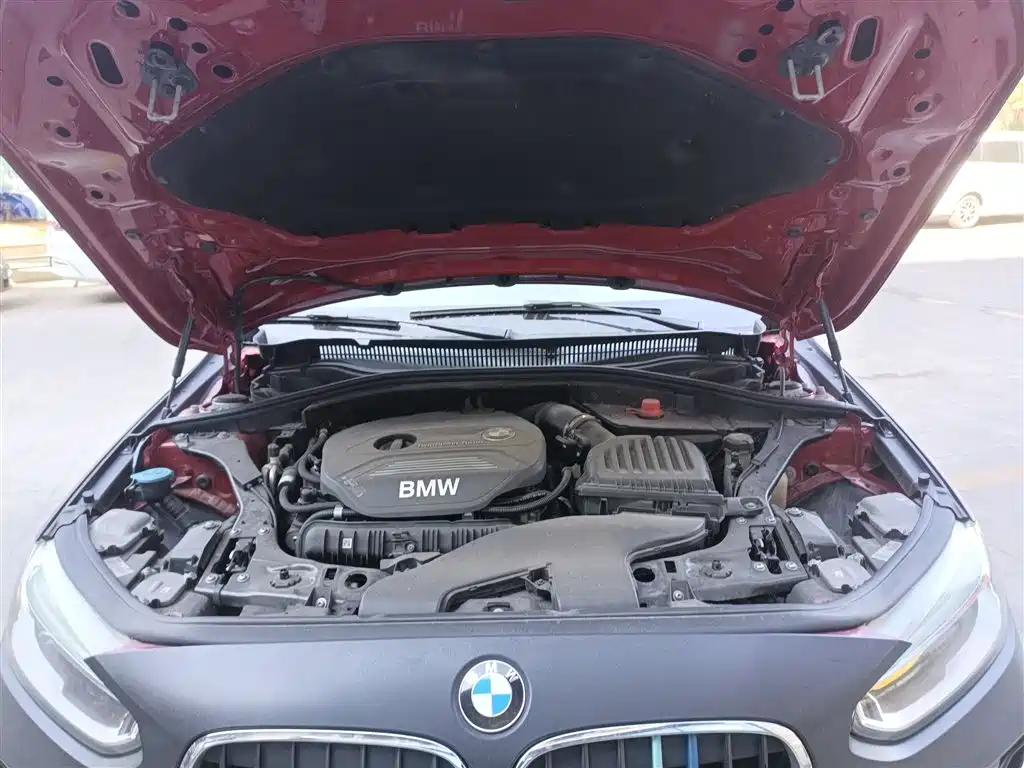 BMW 1 Series 2019 — фото 10