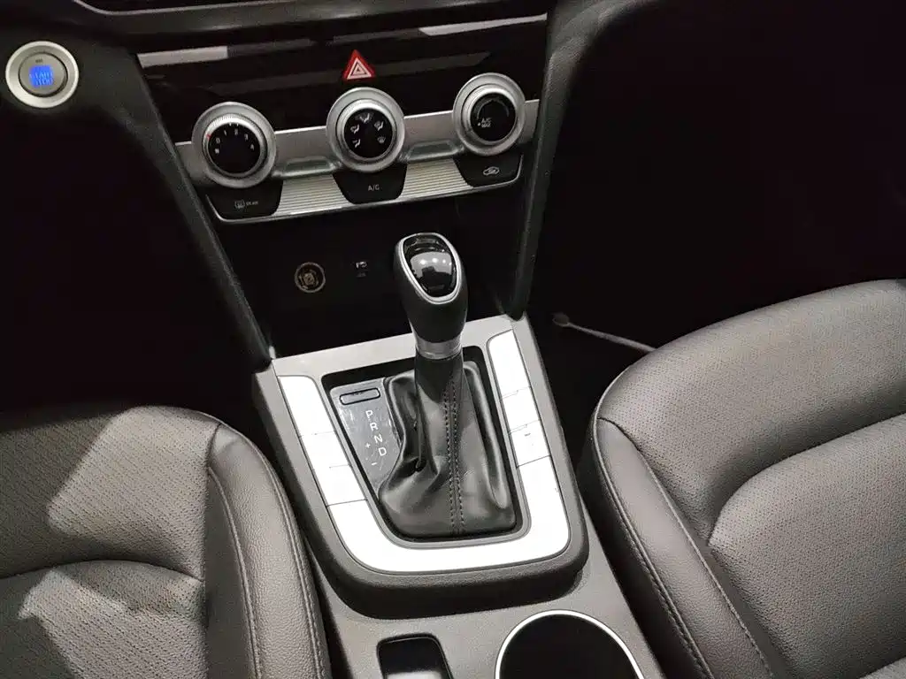 Hyundai Elantra 2020 — фото 14