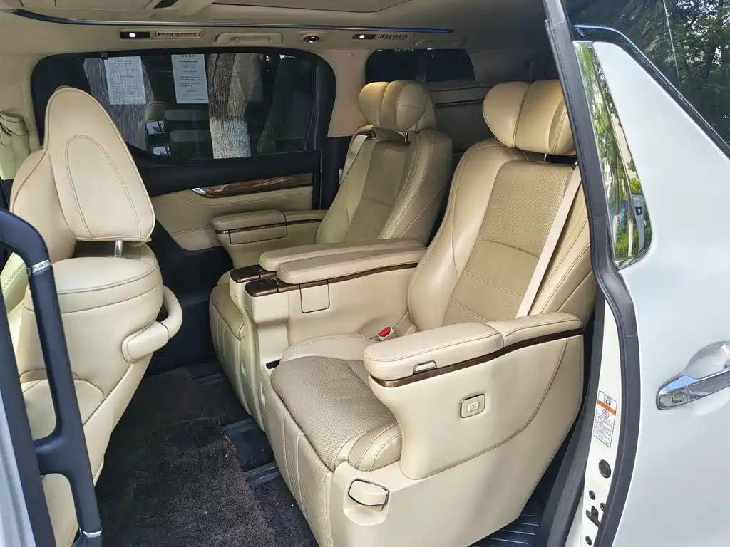 Toyota Alphard 2018 — фото 7