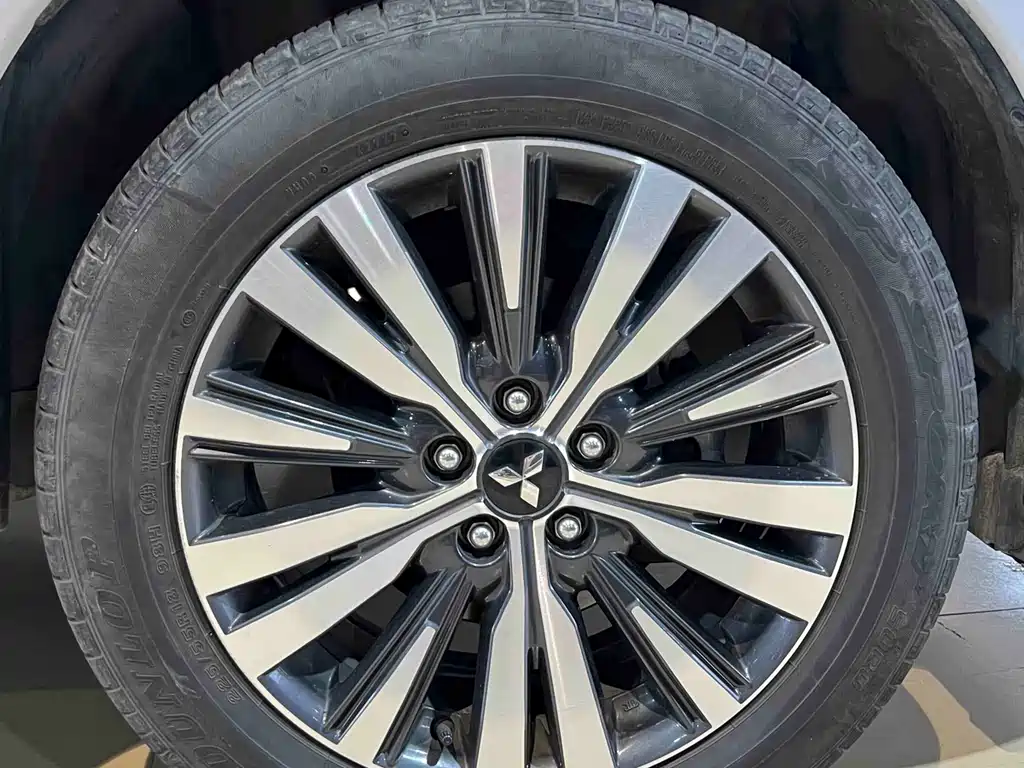 Mitsubishi Outlander 2023 — фото 14