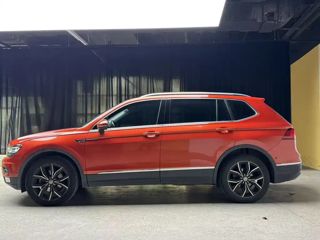 Volkswagen Tiguan L 2017 — фото 4