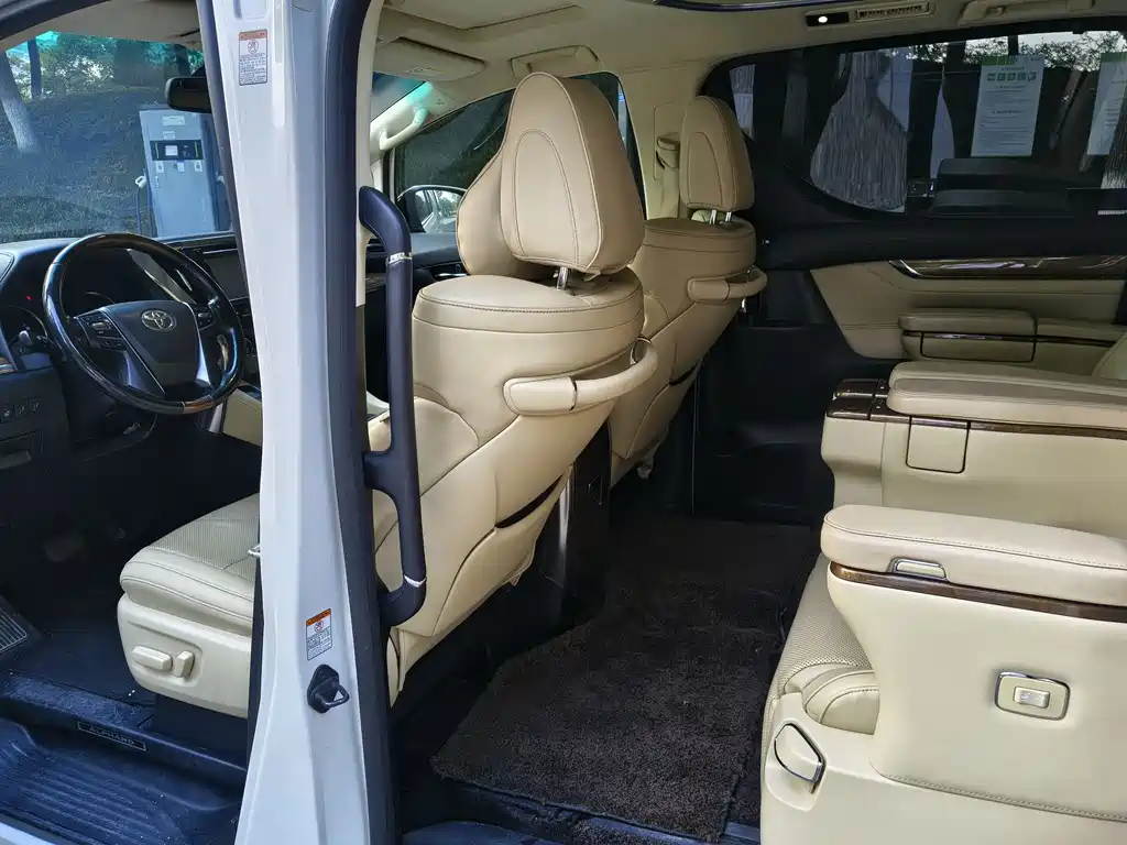 Toyota Alphard 2018 — фото 8