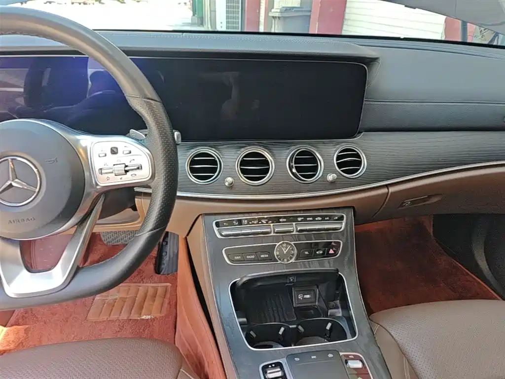 Mercedes-Benz E-Class 2020 — фото 13