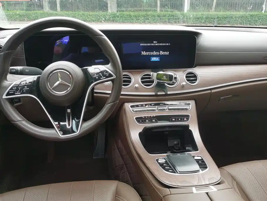 Mercedes-Benz E-Class 2023 — фото 12