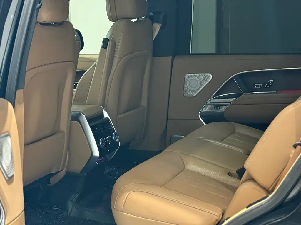 Land Rover Range Rover 2023 — фото 18
