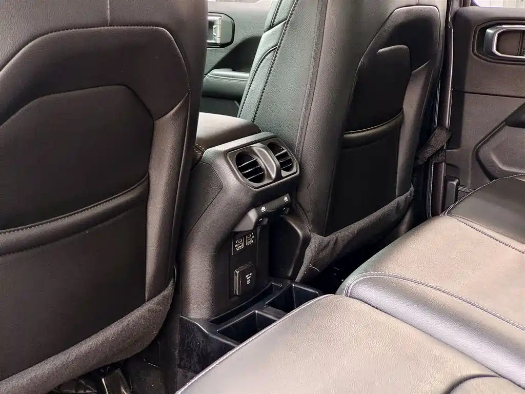 Jeep Wrangler PHEV 2023 — фото 9