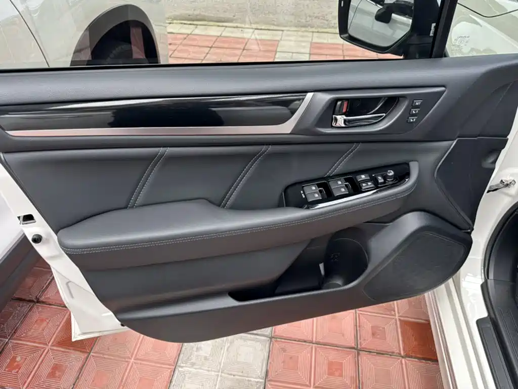 Subaru Legacy 2017 — фото 21