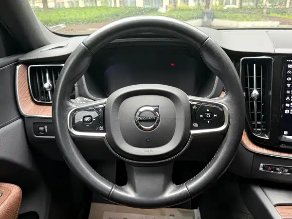 Volvo XC60 2022