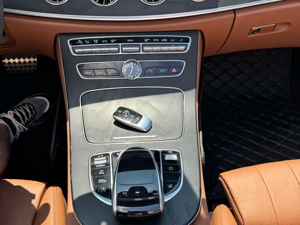 Mercedes-Benz E-Class 2019 — фото 11