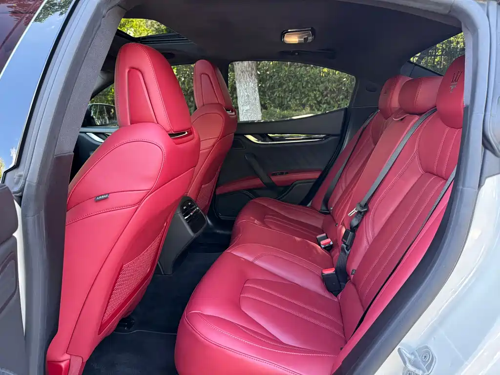 Maserati Ghibli 2023 — фото 17