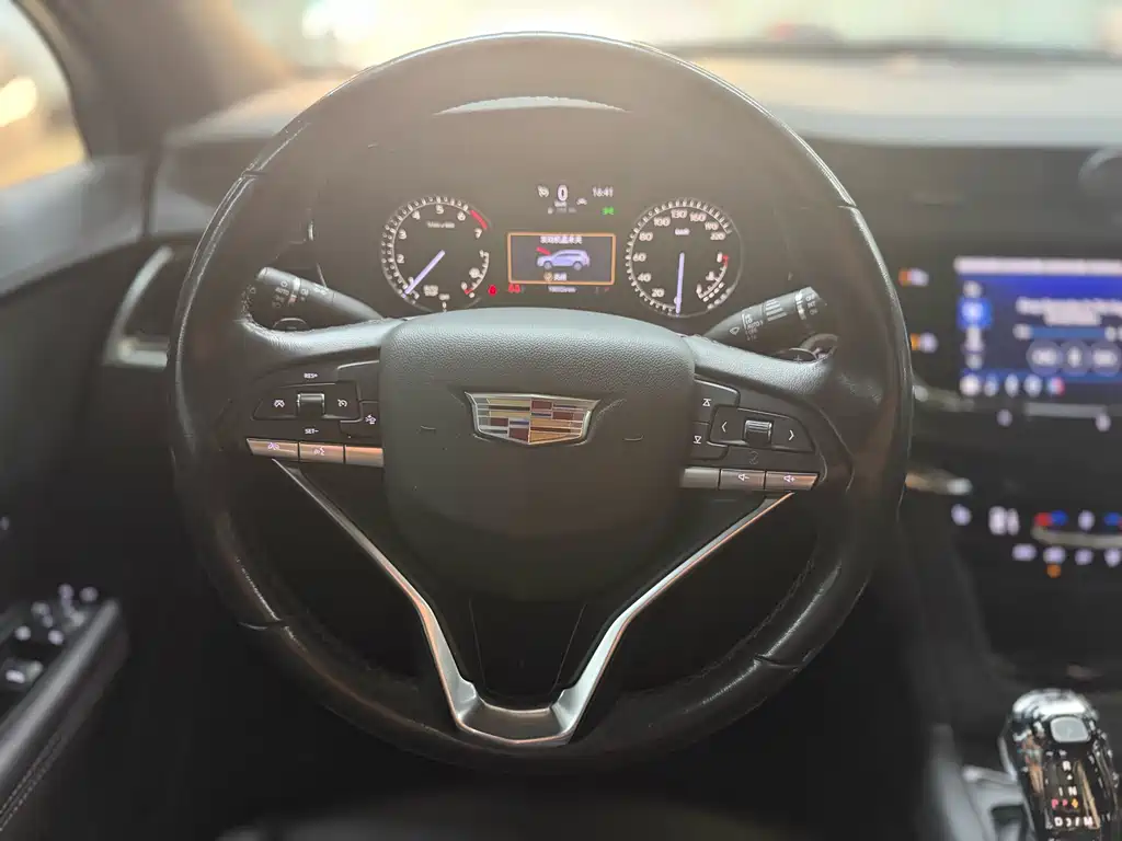 Cadillac XT6 2021 — фото 12