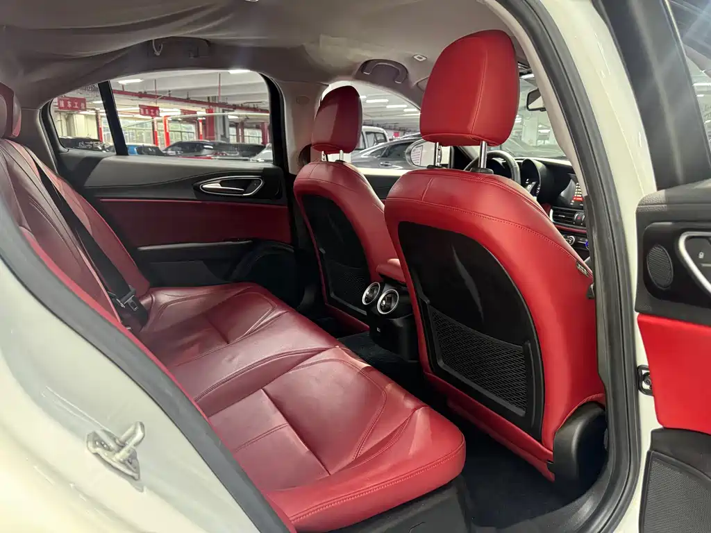 Alfa Romeo Giulia Juliet 2018 — фото 15
