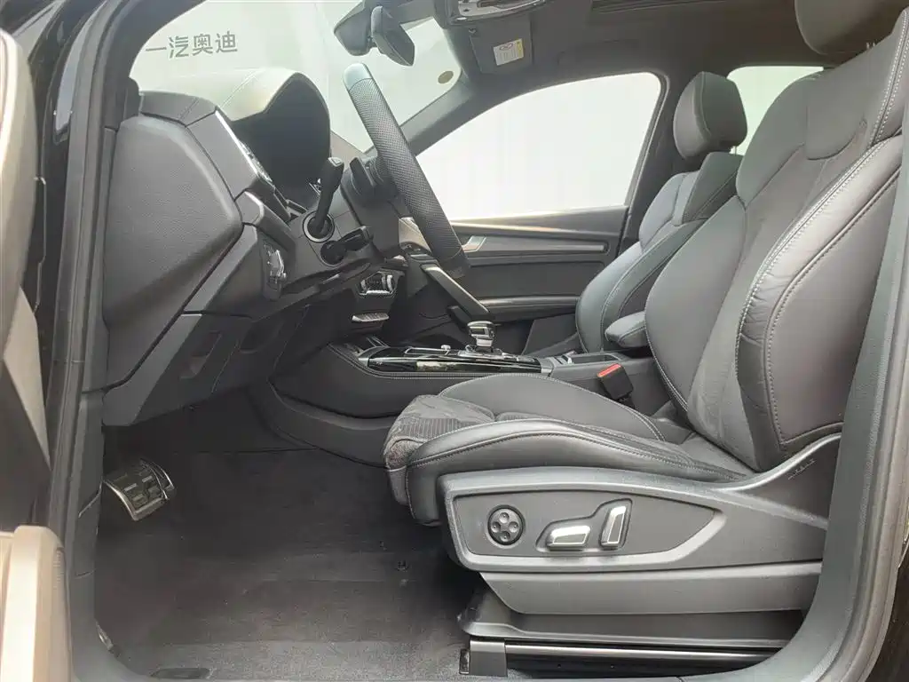 Audi Q5L Sportback 2024 — фото 7
